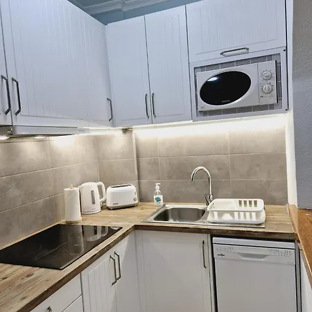 La Casa De Veronica - Serene With Shared Pool, Steps From The Apartment