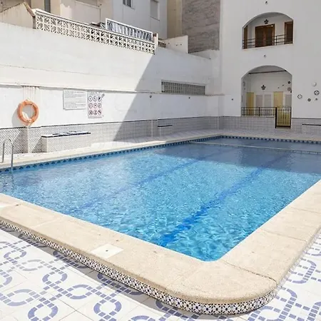 La Casa De Veronica - Serene With Shared Pool, Steps From The Torrevieja