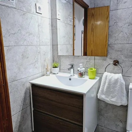 La Casa De Veronica - Serene With Shared Pool, Steps From The