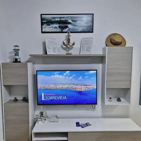 Apartmán La Casa De Veronica - Serene With Shared Pool, Steps From The Torrevieja