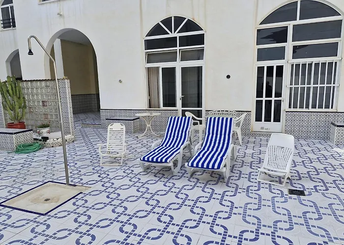 La Casa De Veronica - Serene With Shared Pool, Steps From The * Torrevieja