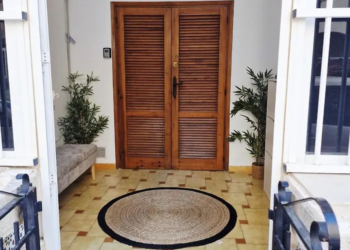 La Casa De Veronica - Serene With Shared Pool, Steps From The Torrevieja